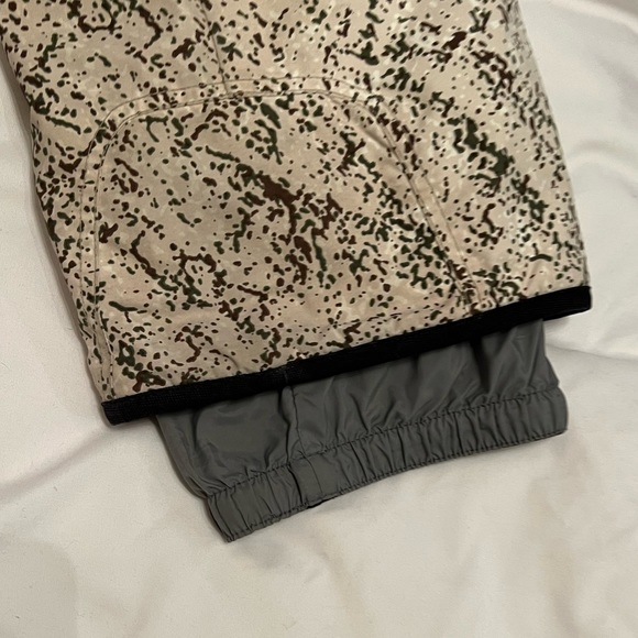 SOLD- Orage Snowboarding Pants - Picture 10 of 10